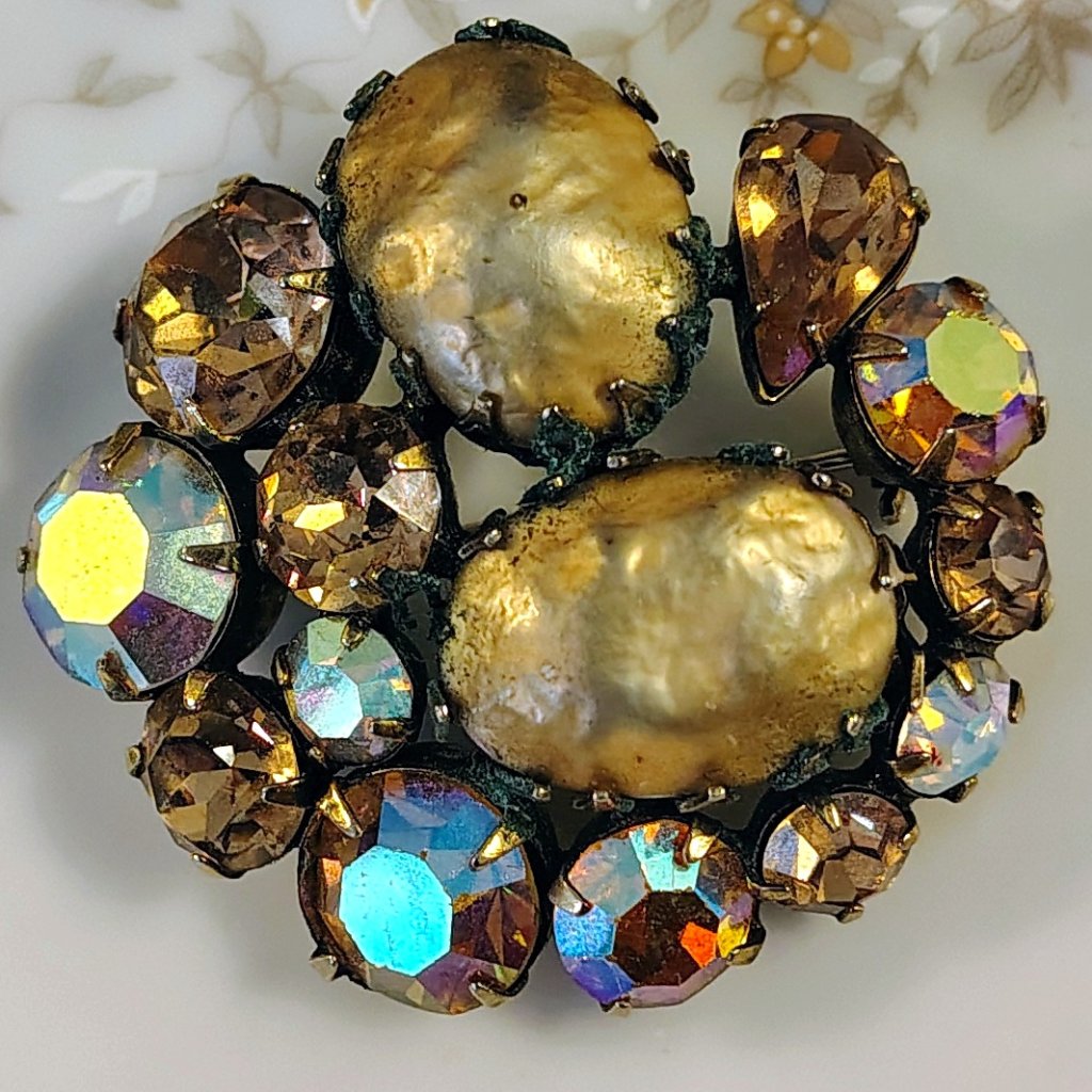 Vtg Stunning Regency Doomed Faux Baroque Pearl & Rainbow Rhinestone Brooch